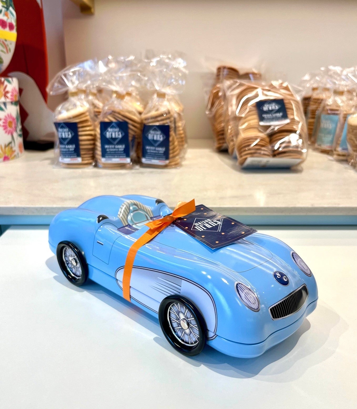 Racing car garnie de Sablés - bleu ciel