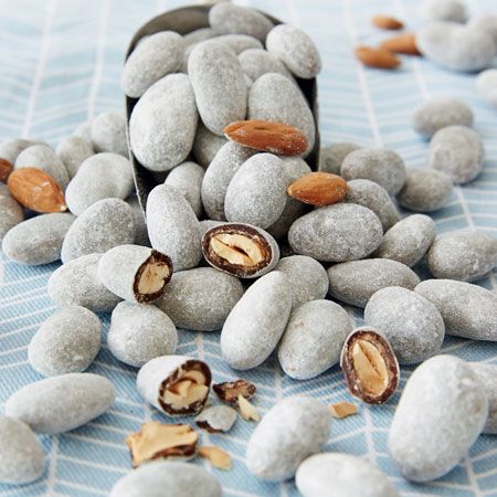 Chocolate almonds and icing sugar